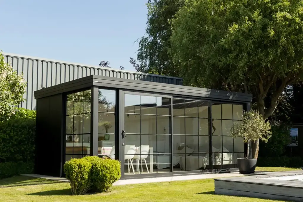 Aménagement extérieur : le guide complet pour sublimer votre jardin 2 Poolhouse pour profiter de votre jardin