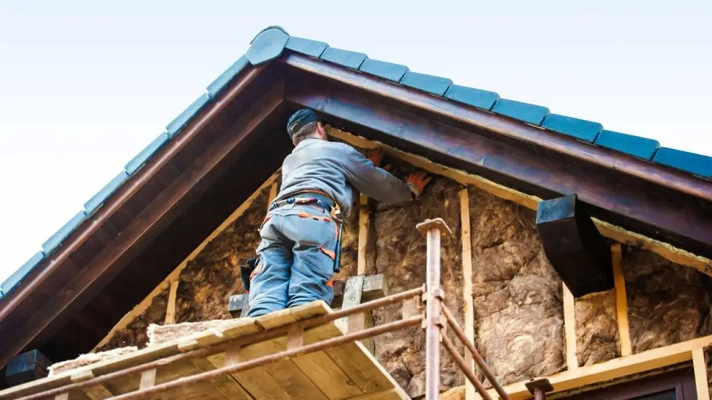 Isolation de toiture par l'intérieur ou par l'extérieur : comment choisir ? 2 isolation de toiture par l'extérieur