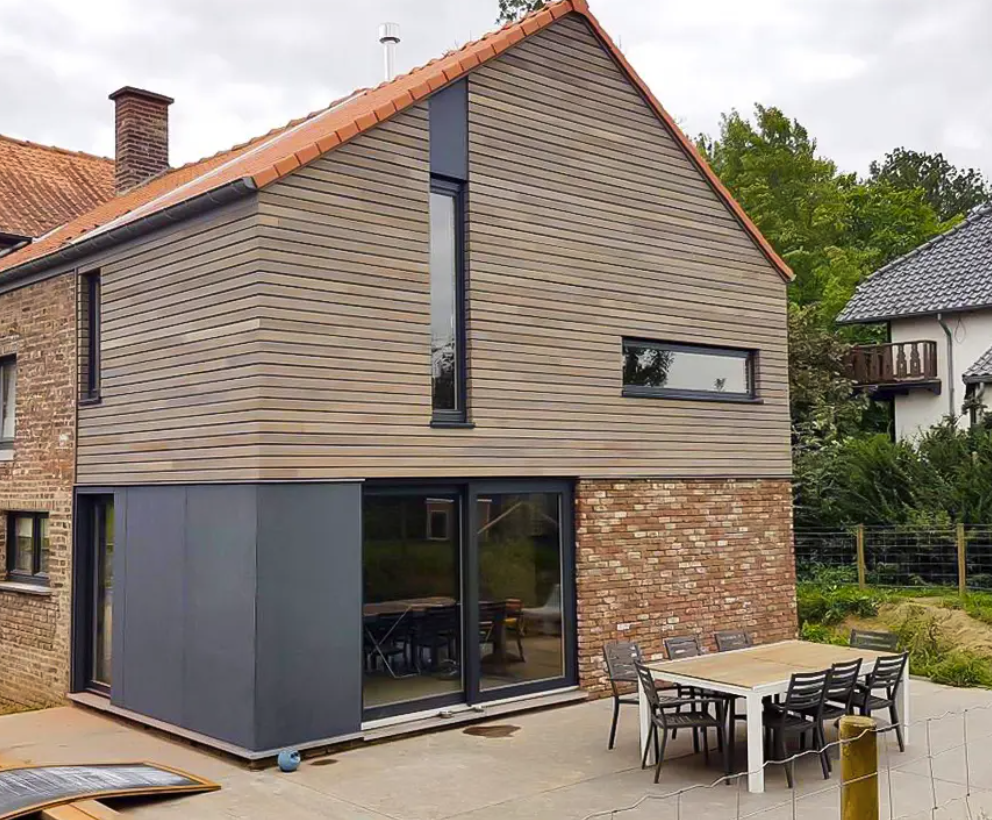 Le bardage : une solution esthétique et durable pour votre maison 1 badrage d'une maison en bois