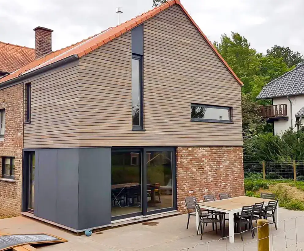 Bekleding: een aantrekkelijke, duurzame oplossing voor je huis 1 badrage d'une maison en bois