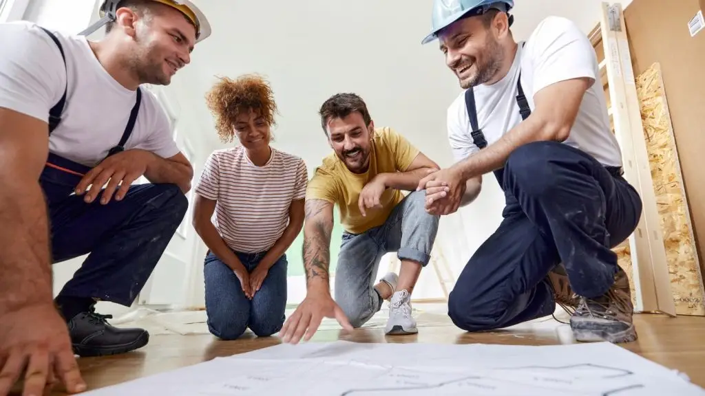 Renovatiesubsidies: voor welke subsidies kom je in aanmerking? 1 koppel dat een audit uitvoert voor hun renovatiepremies